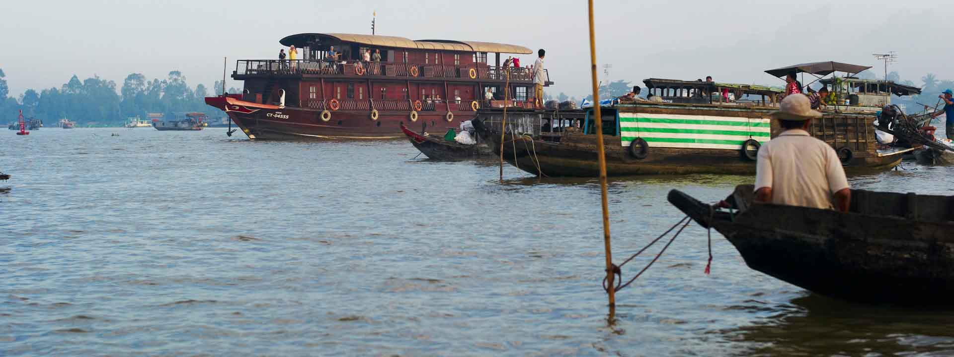 cai-be-floating-market-mekong-delta