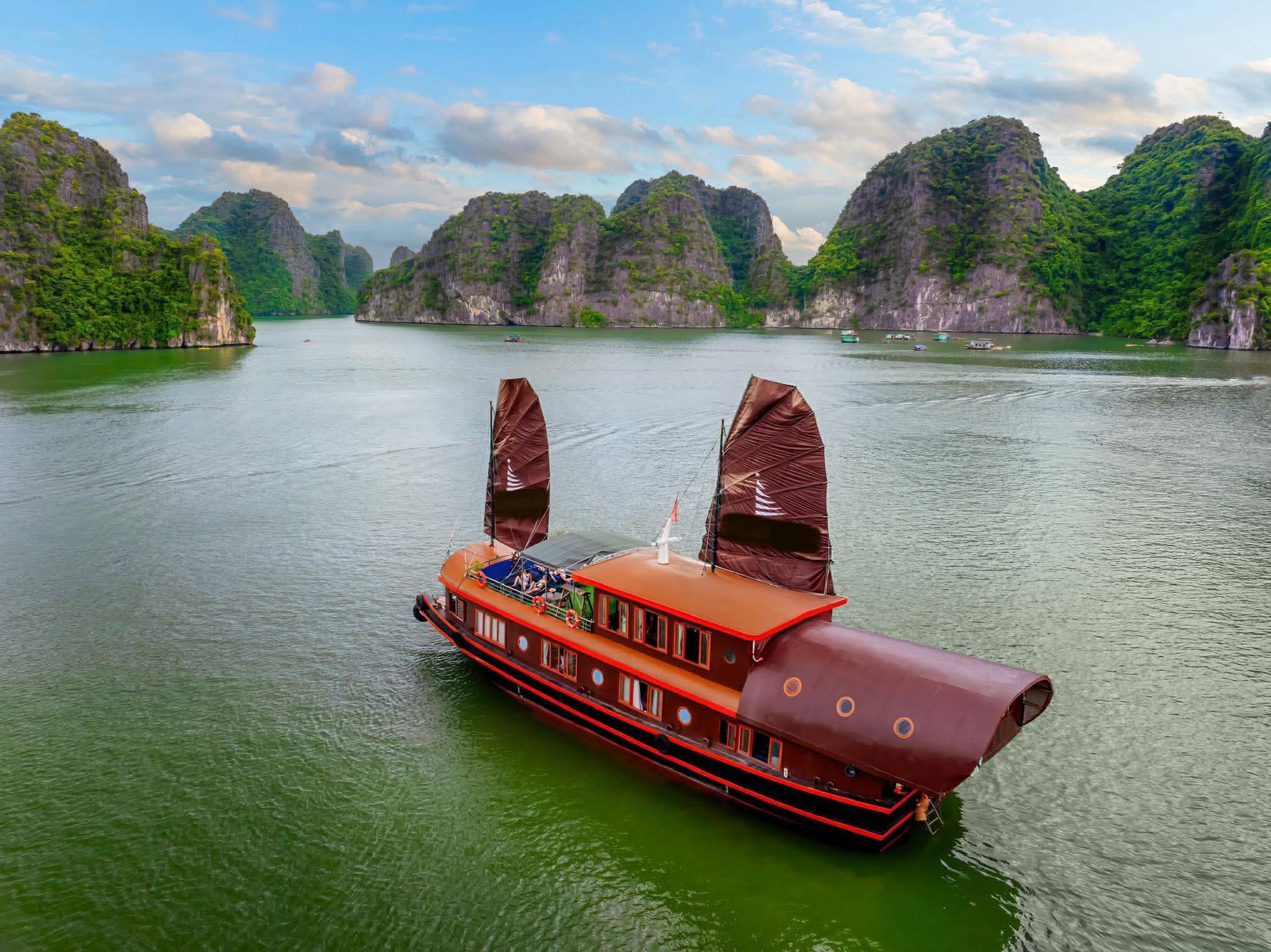 halong-bay-luxury-cruises halong-bay-luxury-cruises