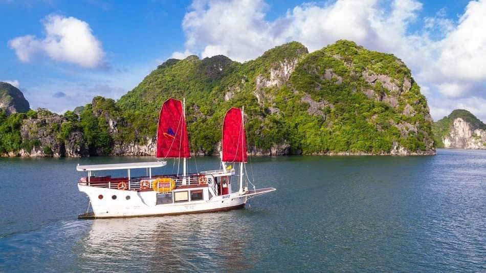 Halong Bay Weather Guide, Best Time to Visit, Monthly Climate, Travel Tips & Cruise Planning in Vietnam