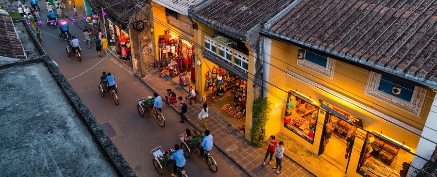 hoi-an-attracts-tourists